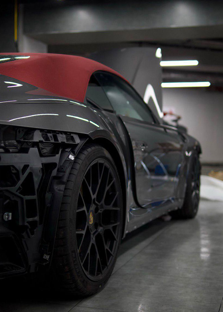 Barnichev Detailing — Porsche в боксе, вид сбоку